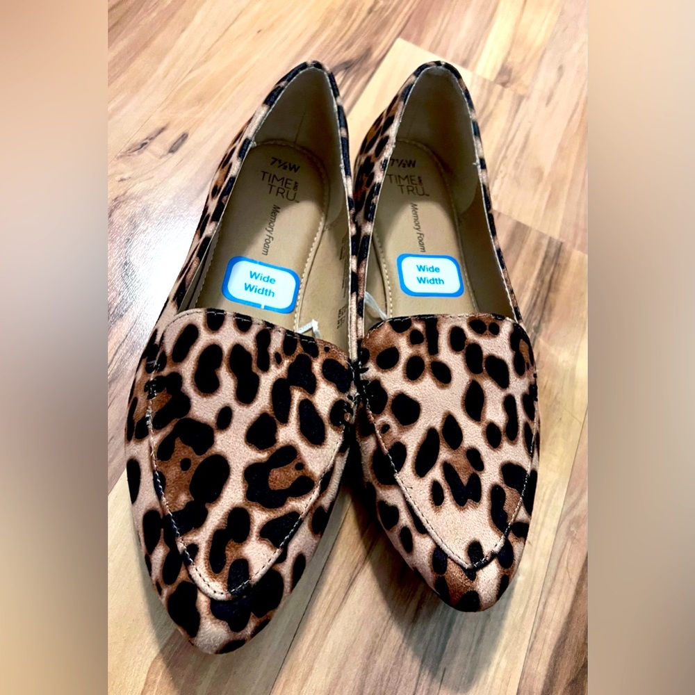 NEW w/o tags, 7.5 wide width, leopard print flats, cute💕